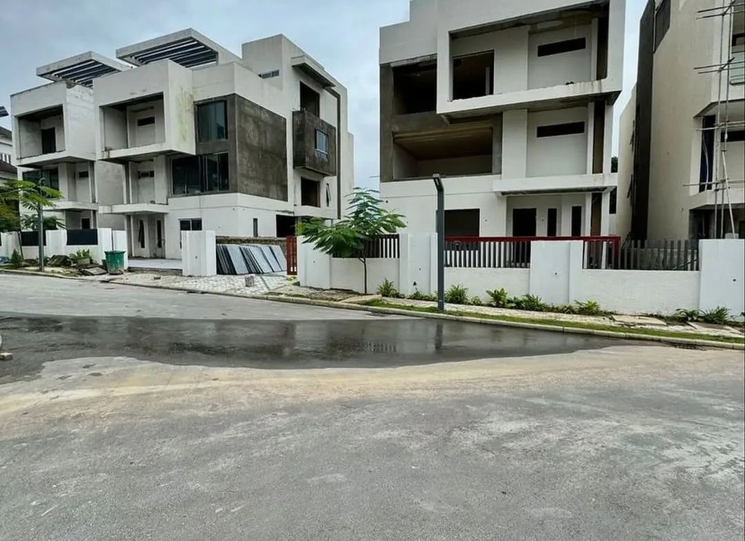 Luxury: Own a 5-Bedroom Duplex with Pool, Cinema & Elevator in Maitama