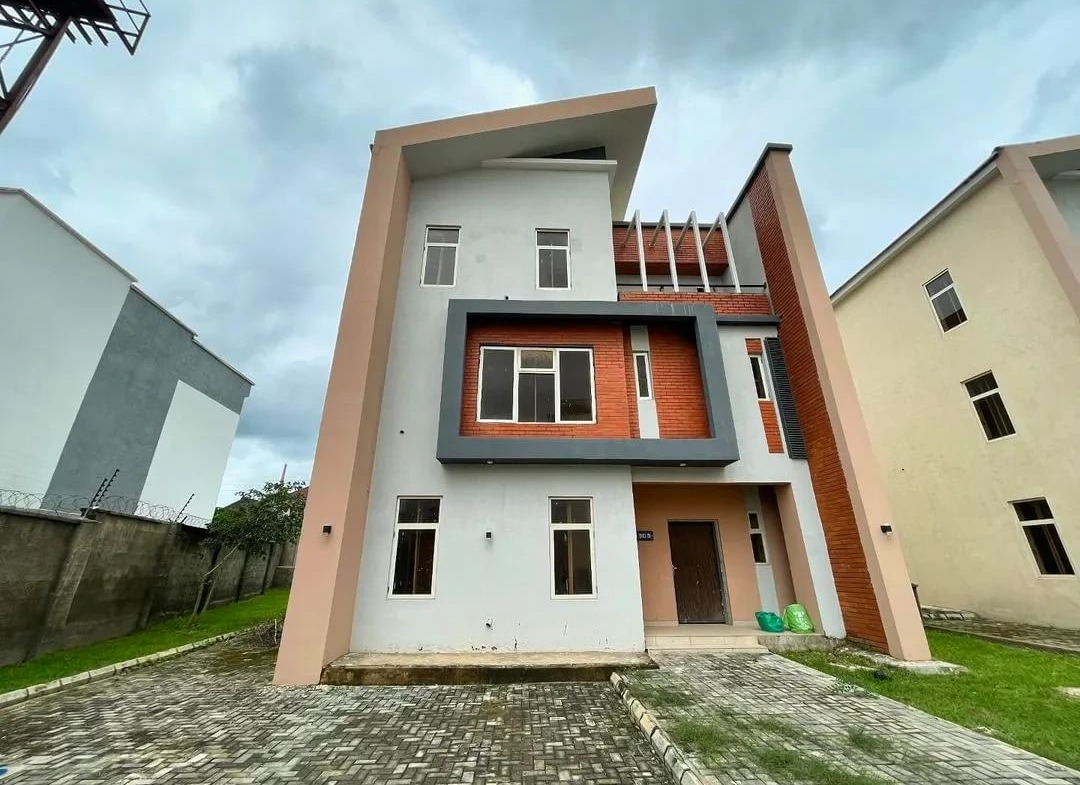 5-Bedroom Detached Duplex with BQ for Sale in Dawaki