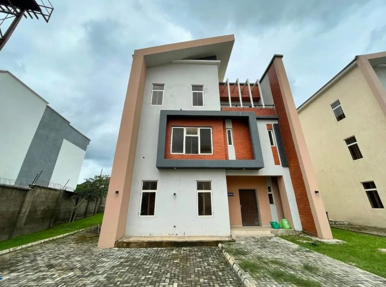 5-Bedroom Detached Duplex with BQ for Sale in Dawaki