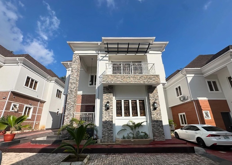 Exclusive 4-Bedroom Detached Duplex with 2-Room BQ for Sale in Guzape