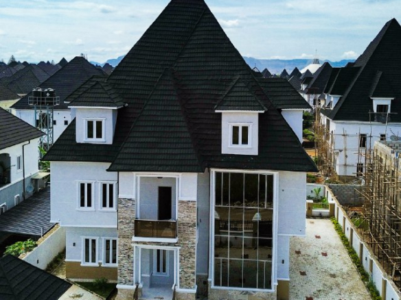 Exquisite 7-Bedroom Detached Duplex with Swimming Pool