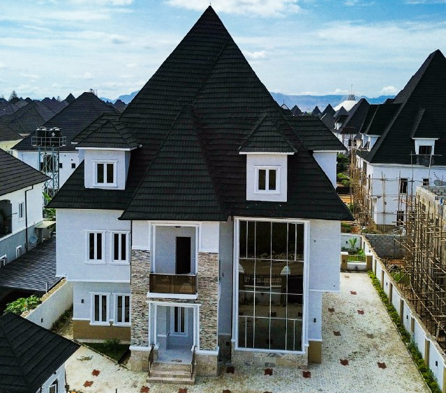 Exquisite 7-Bedroom Detached Duplex with Swimming Pool