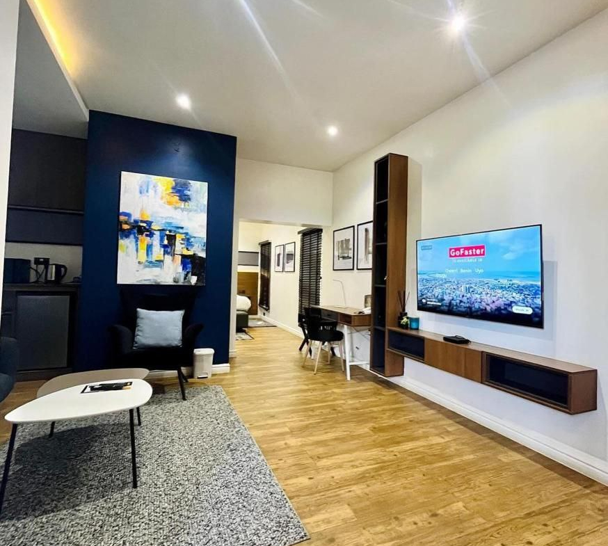 Luxury 1Bedroom Short-Let Apartment – Fully Furnished & Ready. Sitting room