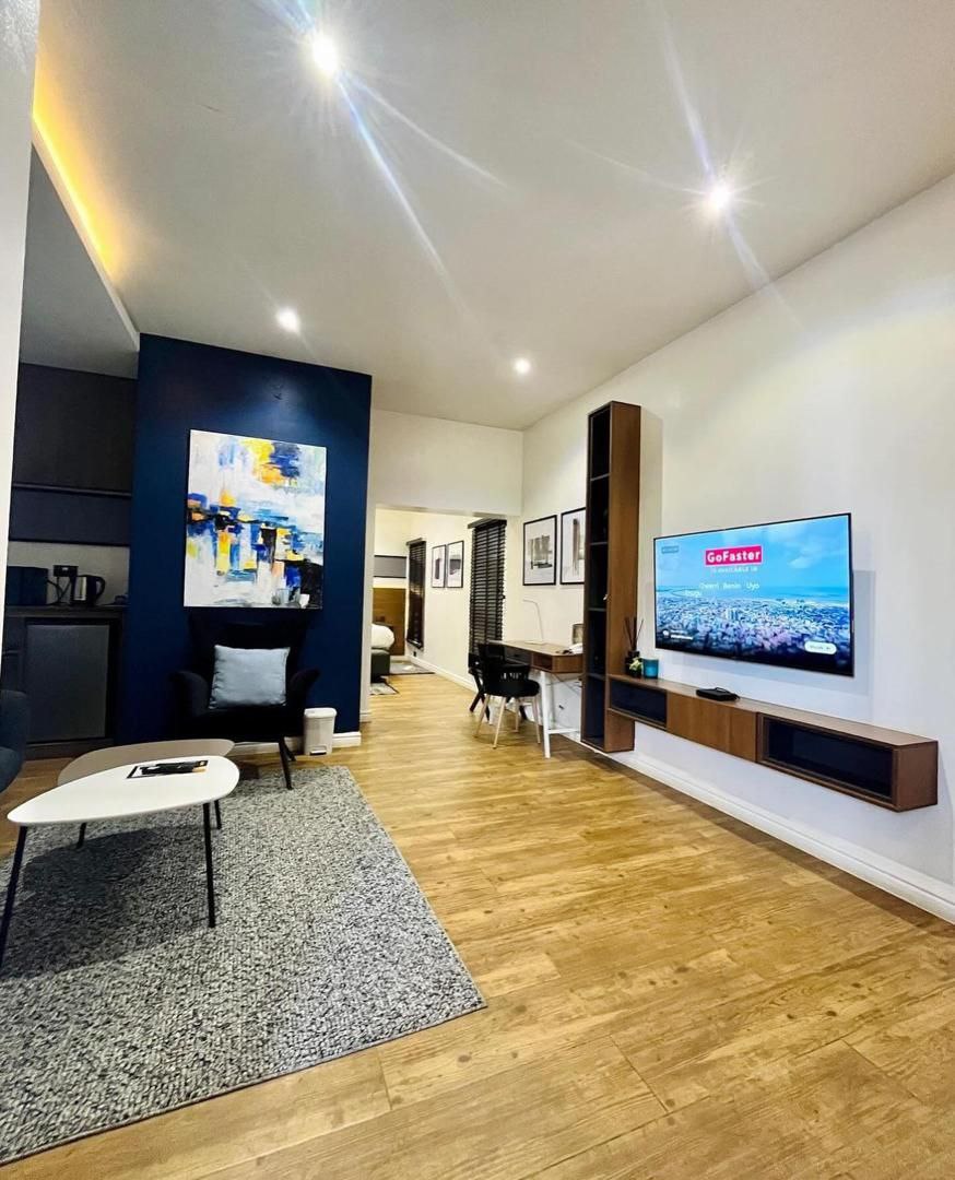 Luxury 1Bedroom Short-Let Apartment – Fully Furnished & Ready. Sitting room
