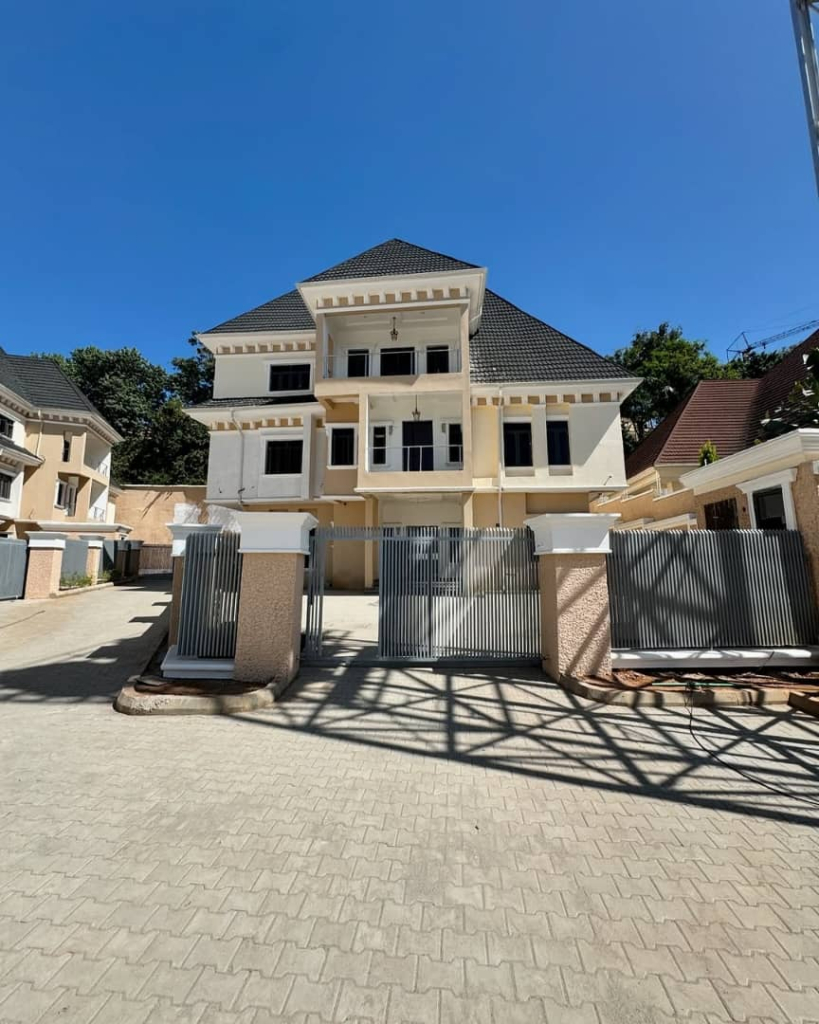 Explore Modern House Design Trends in Nigeria for 2025 2 Luxury 7-8 Bed Homes with Pool & Elevator | Asokoro, Abuja