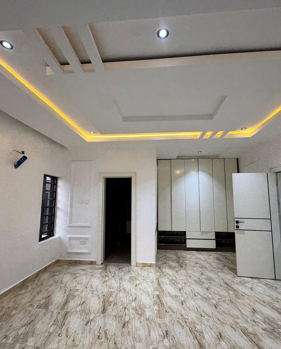 For Sale: Luxury 5-Bedroom Detached Duplex in Idu, room