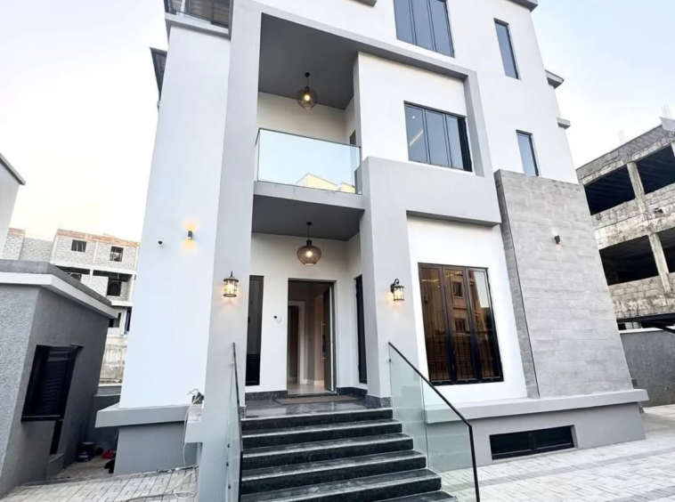 For Sale Luxury 5 Bedroom Fully Detached Duplex with 2-Room BQ in Guzape, Abuja front view of the building
