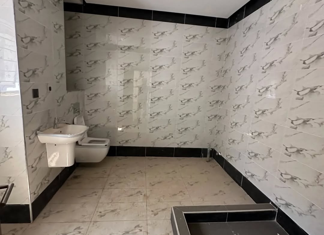 5-Bedroom Fully Detached Duplex with Family Lounge & BQ (Ref0005) bathroom