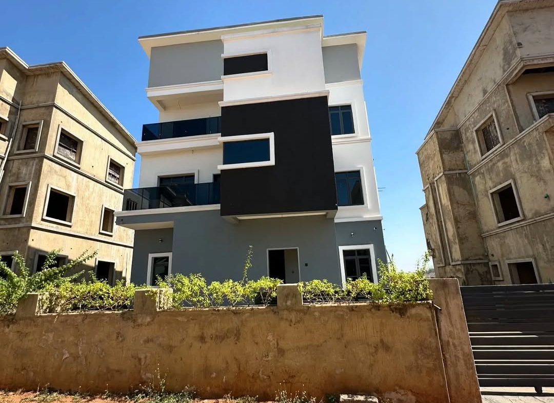 5-Bedroom Fully Detached Duplex with Family Lounge & BQ (Ref0005) front view