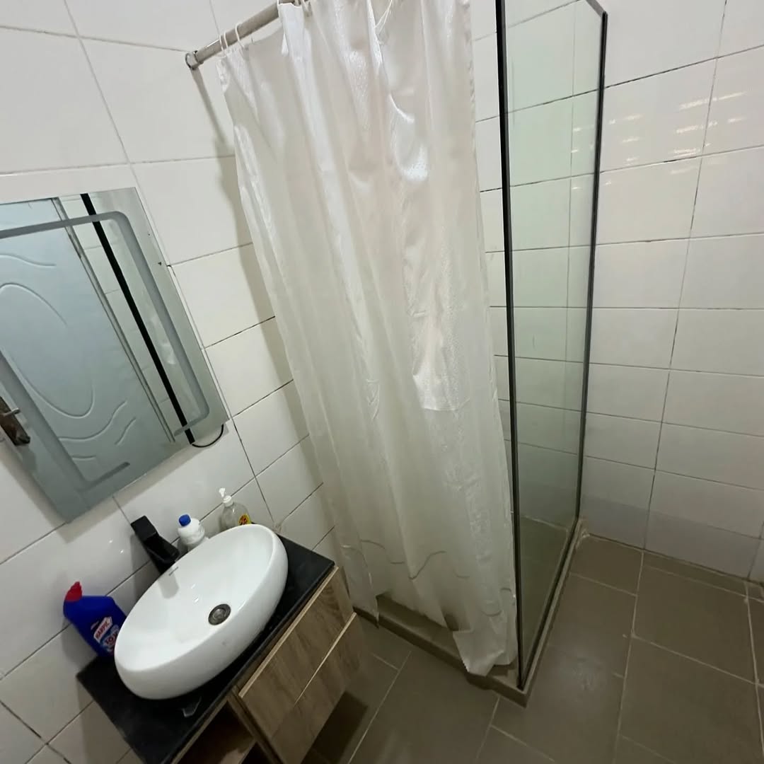 Stylishly Furnished 2-Bedroom Apartment in Prime Jahi Gilmore Location bathroom