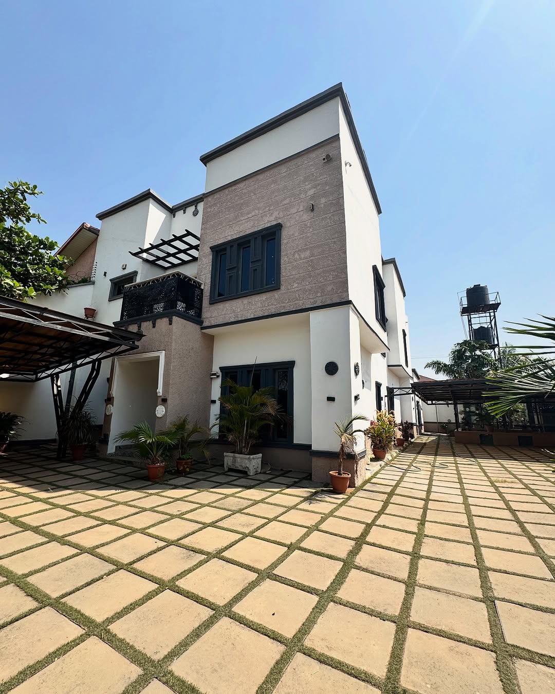 Front view of gwarinpa 4 bedroom 300 million