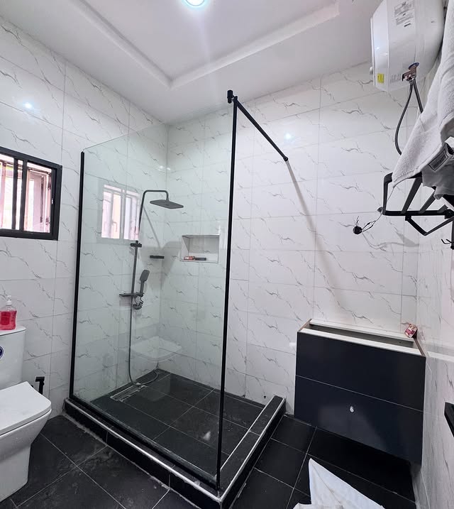 4 Bedroom Bungalow in Sunnyvale Estate For Sale 170M (Ref: 00002) bathroom