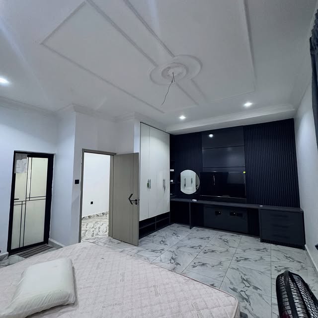 4 Bedroom Bungalow in Sunnyvale Estate For Sale 170M (Ref: 00002) ensuite room