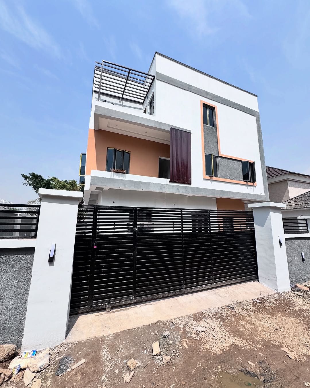 6 Bedroom Duplex for Sale in Utako (Ref 00040) front view