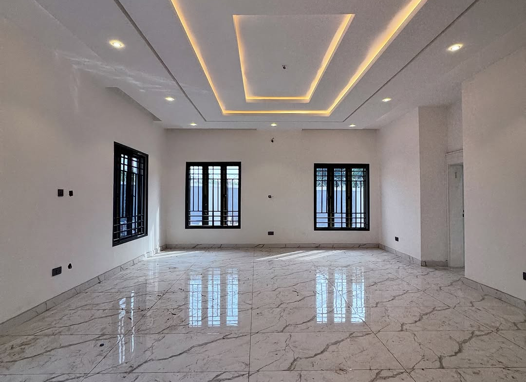 6 Bedroom Duplex for Sale in Utako (Ref 00040) sitting room