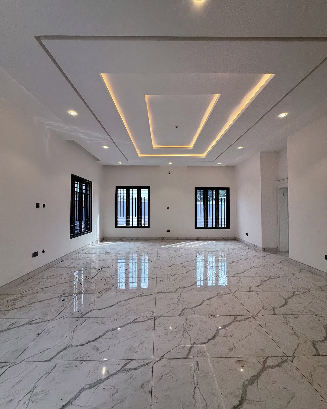 6 Bedroom Duplex for Sale in Utako (Ref 00040) sitting room