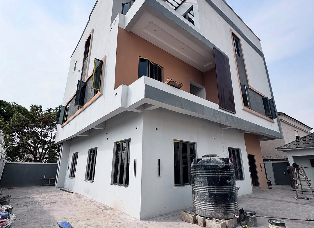 6 Bedroom Duplex for Sale in Utako (Ref 00040) side view
