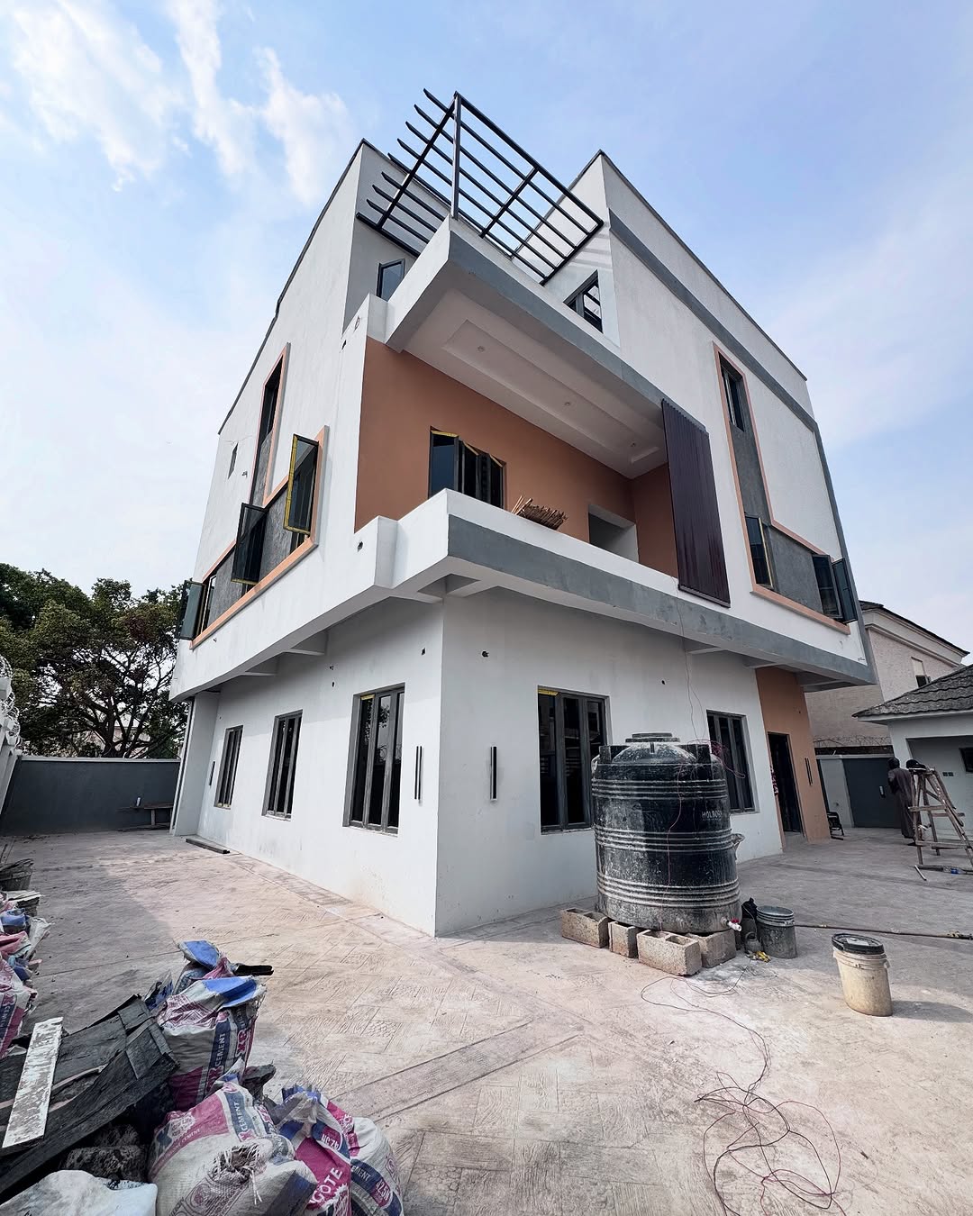 6 Bedroom Duplex for Sale in Utako (Ref 00040) side view