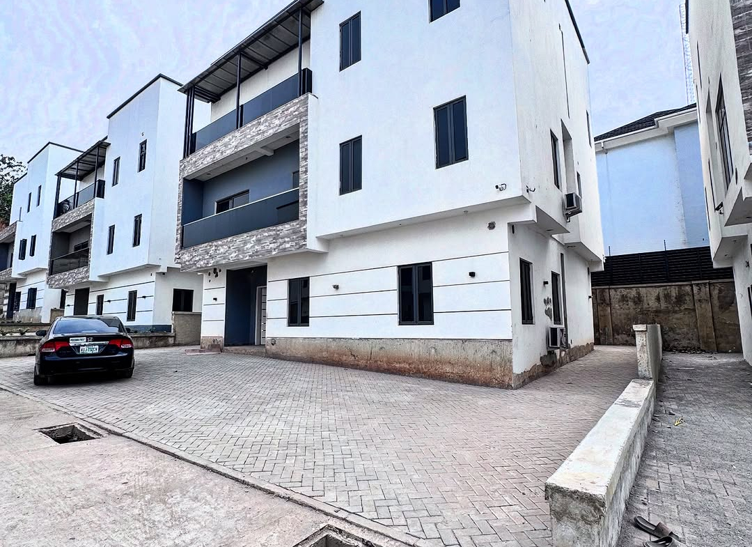 5 Bedroom Duplex for Sale in Guzape (Ref: 00041) r=front view