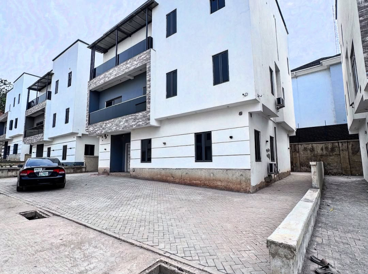5 Bedroom Duplex for Sale in Guzape (Ref: 00041) r=front view