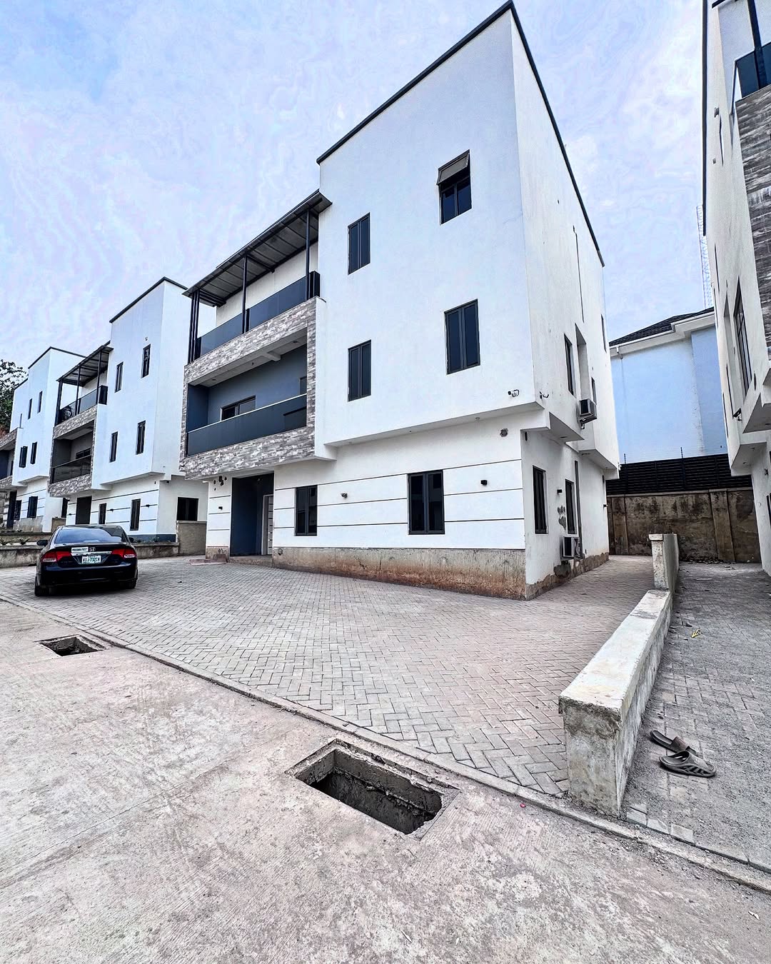 5 Bedroom Duplex for Sale in Guzape (Ref: 00041) r=front view