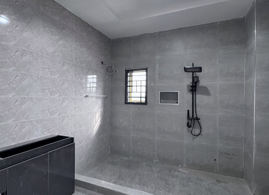 6 Bedroom Duplex for Sale in Utako (Ref 00040) bathroom