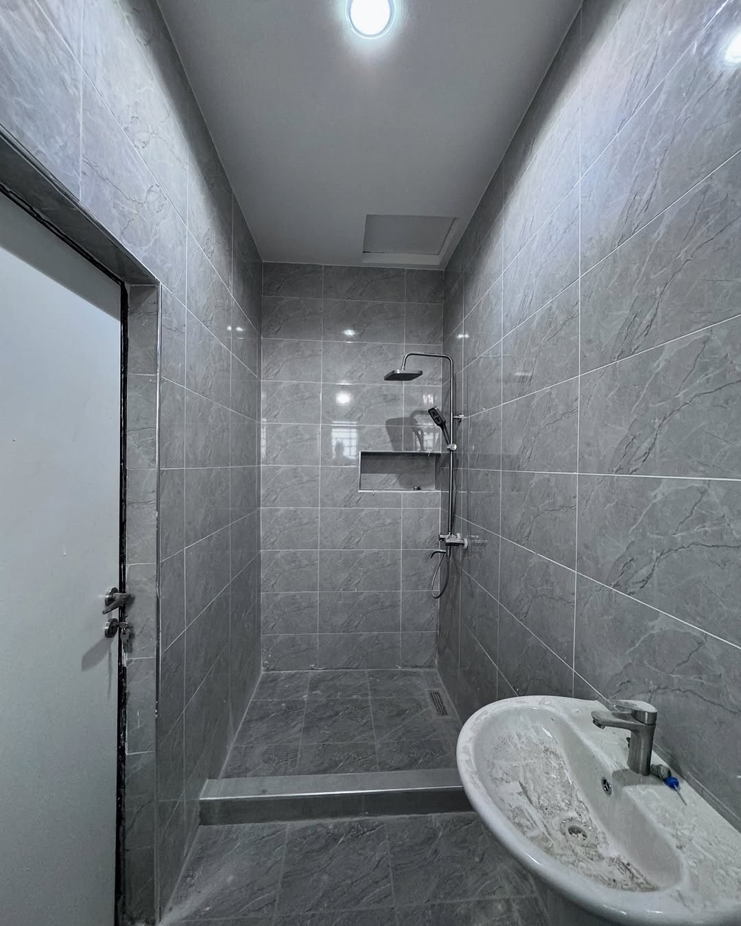 6 Bedroom Duplex for Sale in Utako (Ref 00040) bathroom 3
