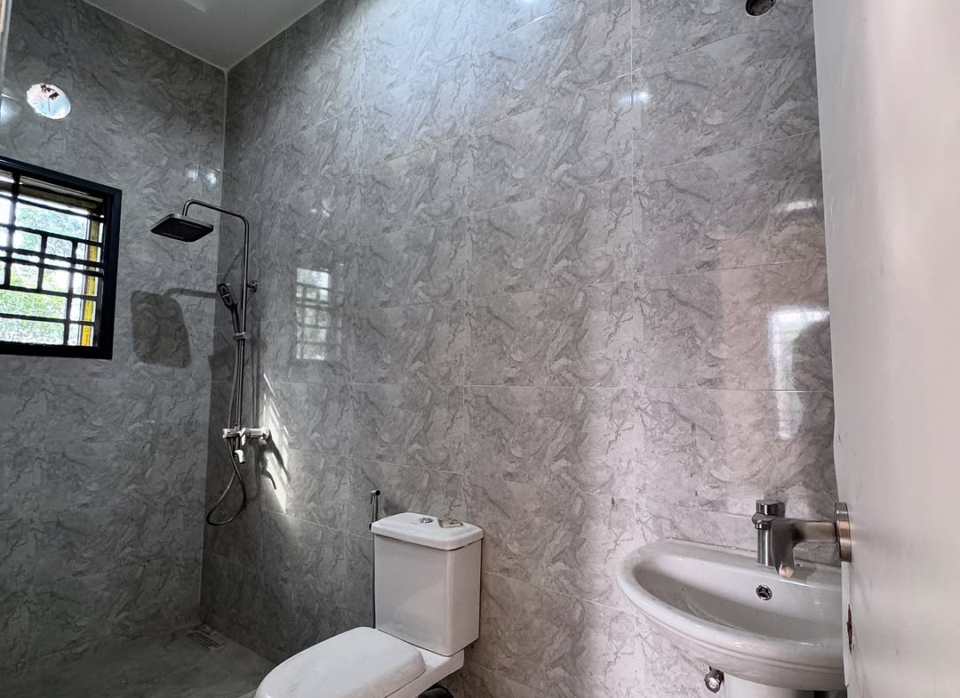 6 Bedroom Duplex for Sale in Utako (Ref 00040) bathroom 3