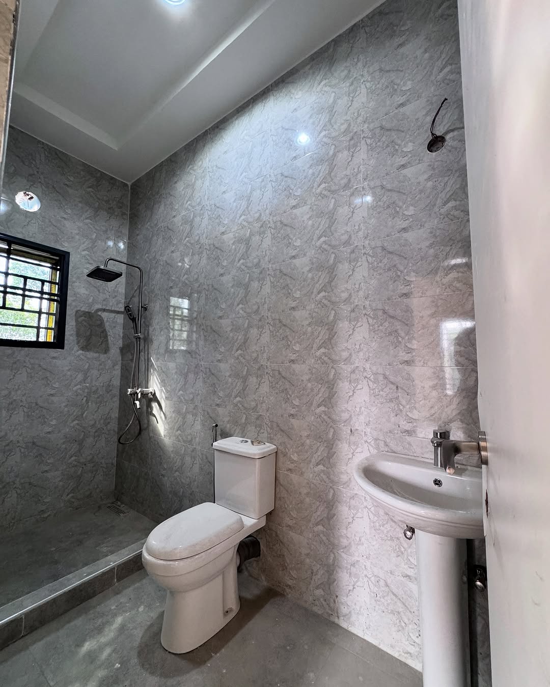 6 Bedroom Duplex for Sale in Utako (Ref 00040) bathroom 3