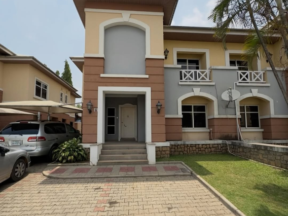 For Sale Maitama Listing 3Beds2Units Semi Detached Gated Community ₦1500000000This opportunity involves a close knit community comprising different house types including these semi detached duplexes 1
