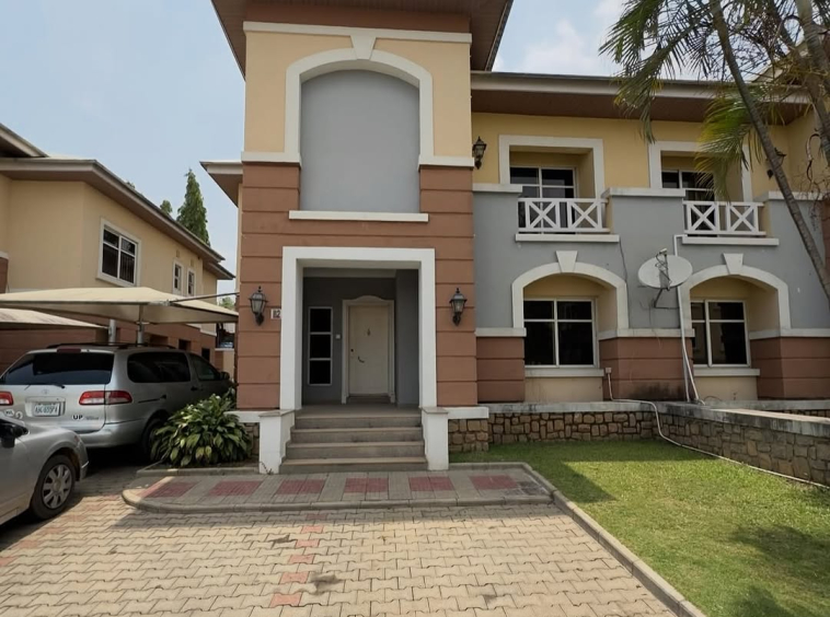 For Sale Maitama Listing 3Beds2Units Semi Detached Gated Community ₦1500000000This opportunity involves a close knit community comprising different house types including these semi detached duplexes 1