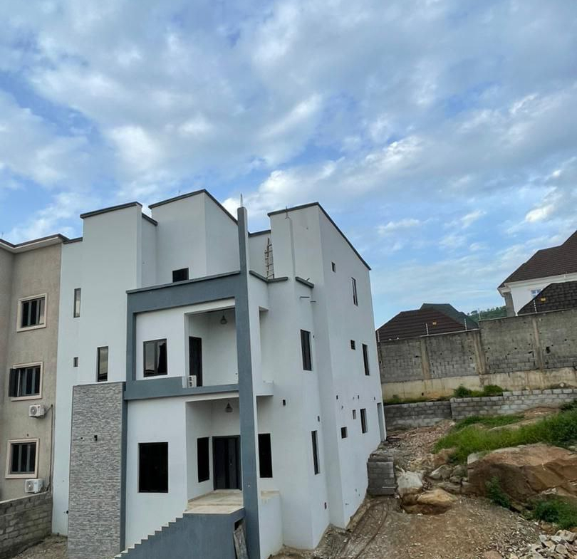 6-Bedroom Duplex for Sale Near COZA with BQ side view