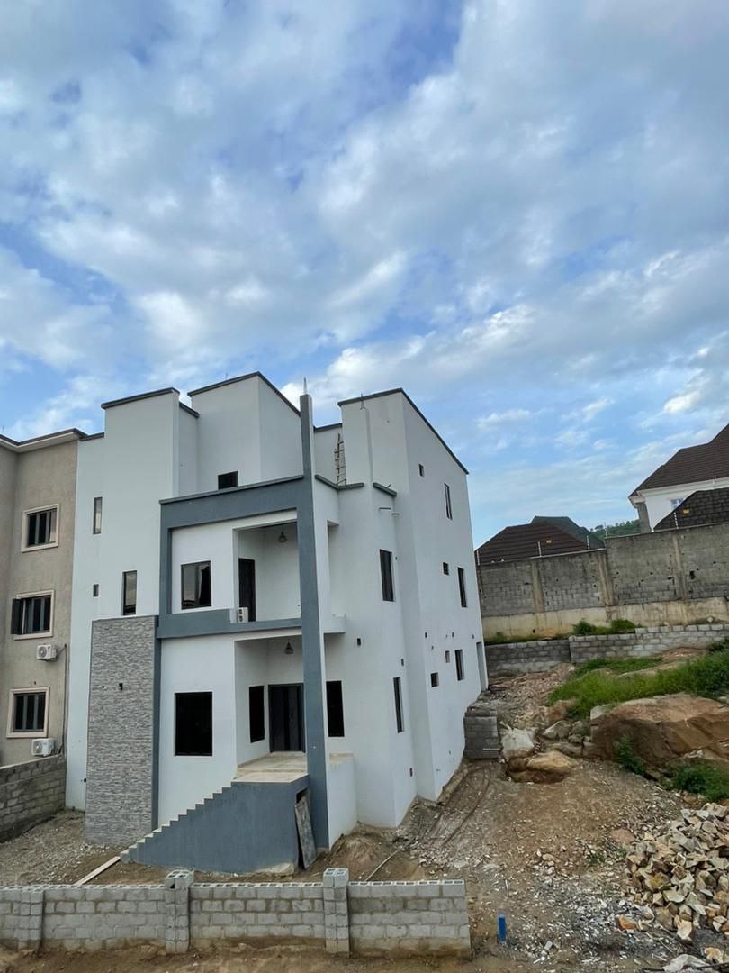 6-Bedroom Duplex for Sale Near COZA with BQ side view