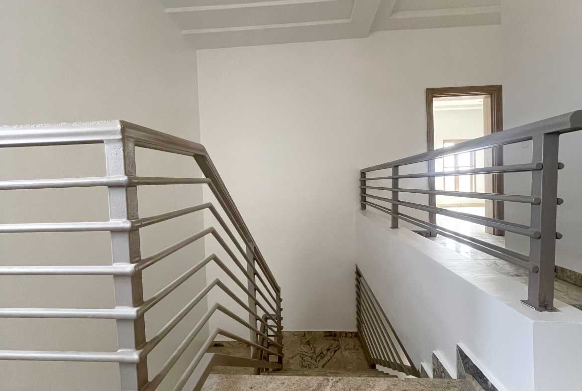 16 Units of 4-Bedroom Terraced Duplexes with BQ in 90001