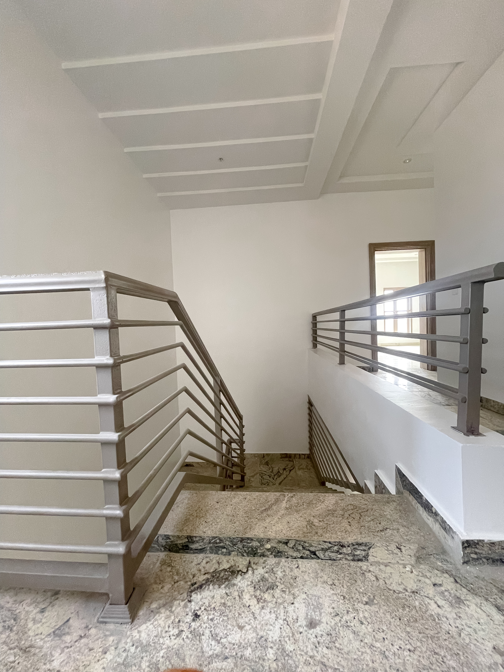 16 Units of 4-Bedroom Terraced Duplexes with BQ in 90001
