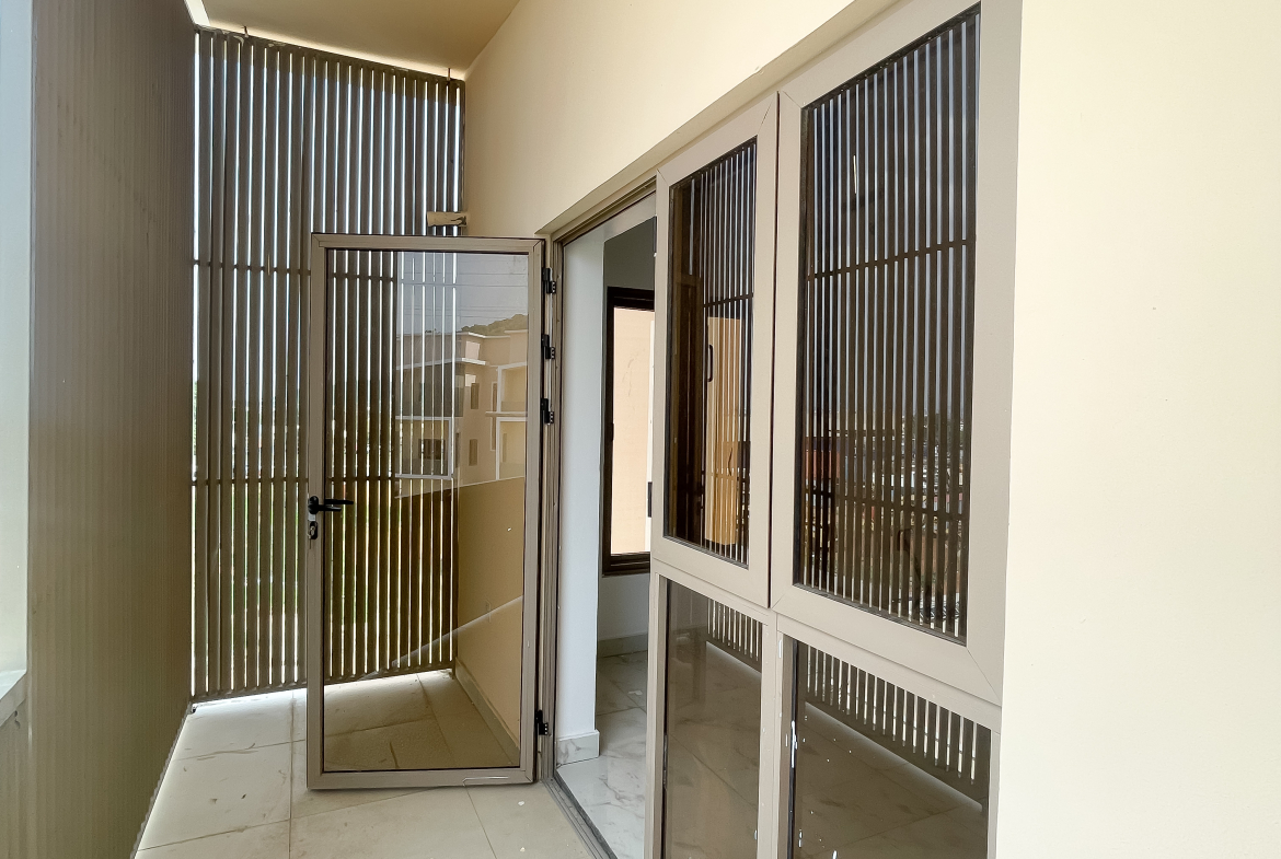16 Units of 4-Bedroom Terraced Duplexes with BQ in 900023