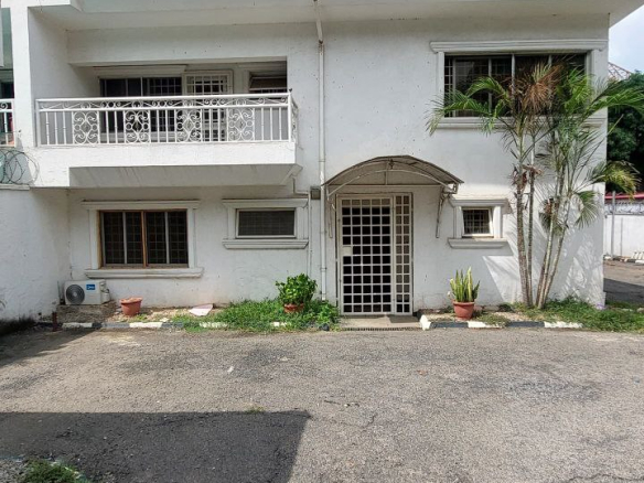 photo 5933551964749154166 y