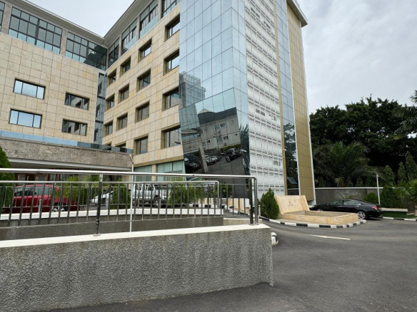 photo 5945270649872303460 y