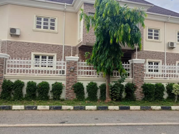 photo 5972001181997844314 y