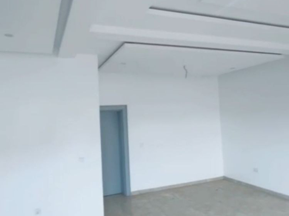 photo 5979065913573493393 y