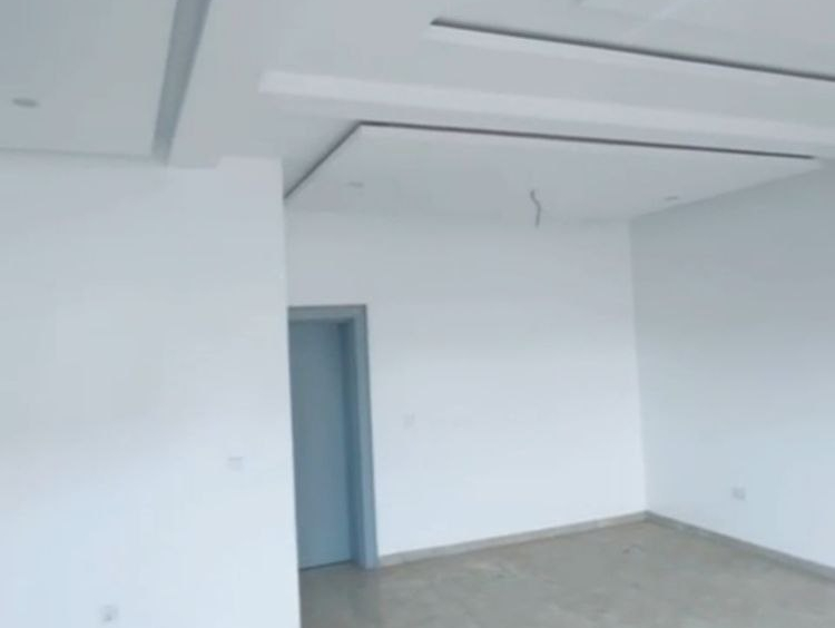 photo 5979065913573493393 y