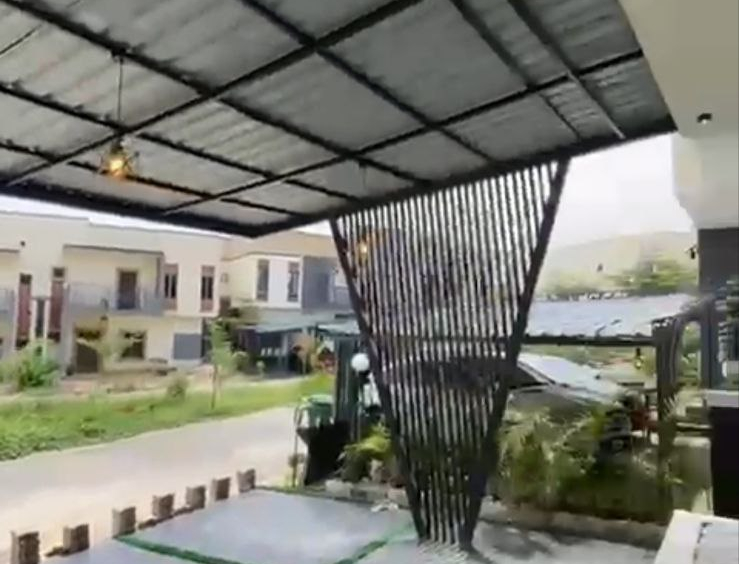 photo 5992510496944803221 y