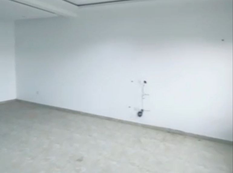 photo 5992510496944803241 y