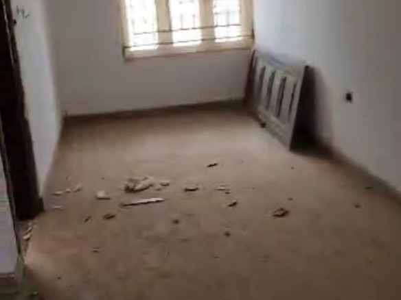 photo 5992510496944803320 y