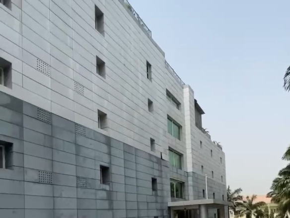 photo 6014618948475144268 y 1