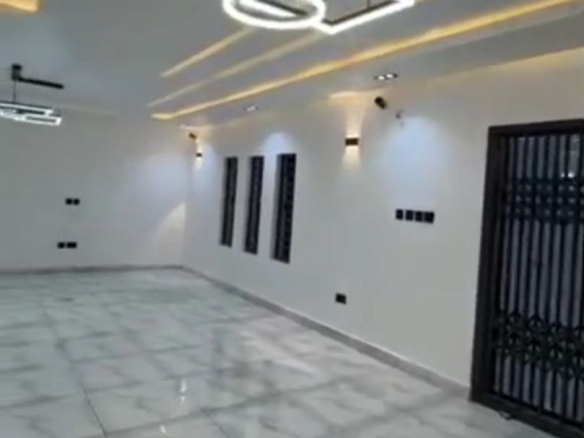 photo 6028482544560883157 y 1