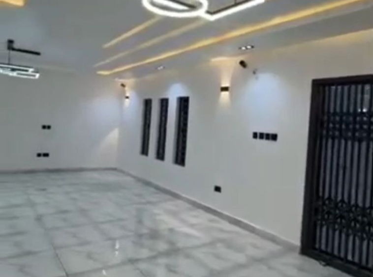 photo 6028482544560883157 y 1