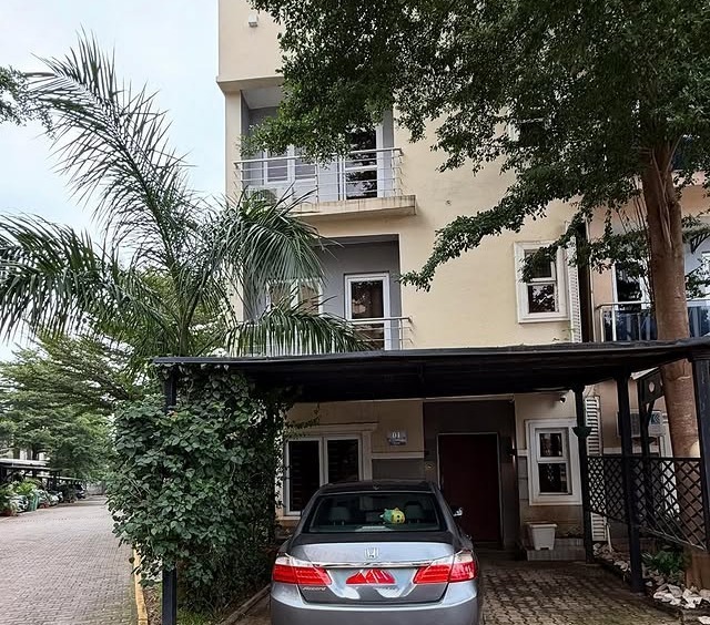 For Sale Furnished 4 bedroom Terrace Duplex1 Room BQ (Corner Unit)
