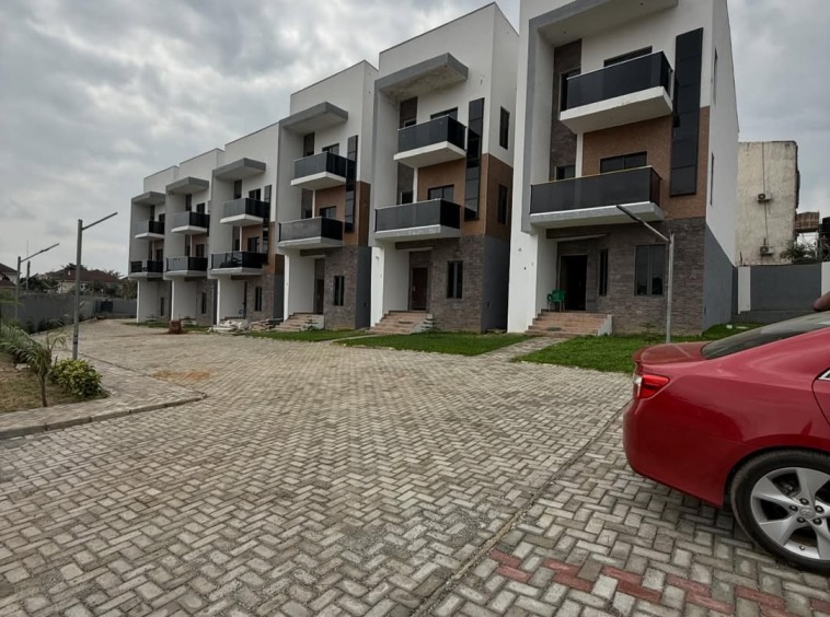 FOR SALE 🚨🏘️ Shell Finished 4 Bedroom Terrace Duplex 1 BQ📍 Lifecamp Abuja💰 ₦180 Million💼 8
