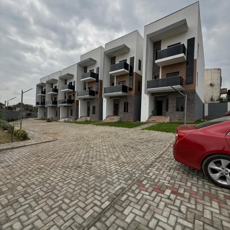 FOR SALE 🚨🏘️ Shell Finished 4 Bedroom Terrace Duplex 1 BQ📍 Lifecamp Abuja💰 ₦180 Million💼 8